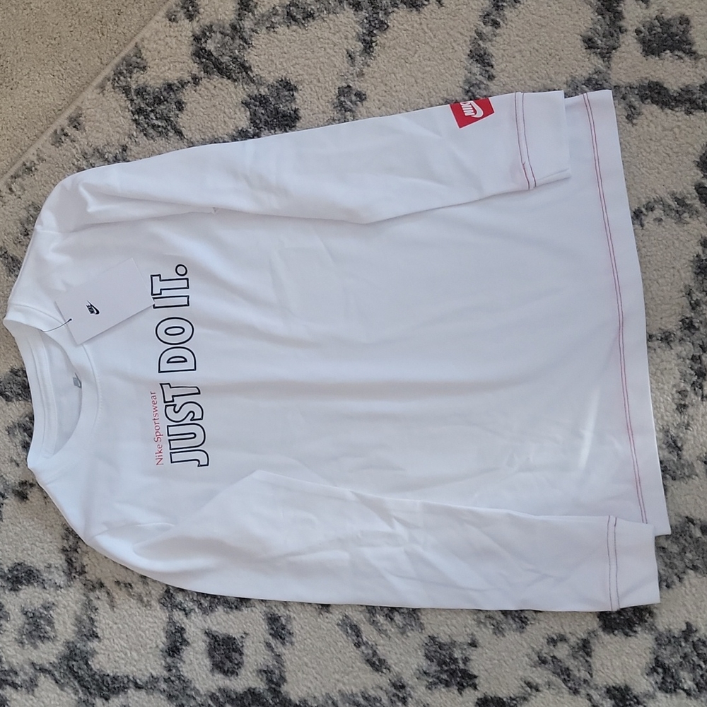 Boys nike top